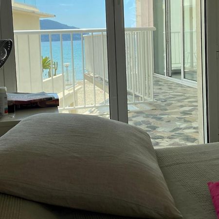 Les Pieds dans l'Ô - Appartement 50m2 Front de mer Saint-Cyr-sur-Mer Extérieur photo