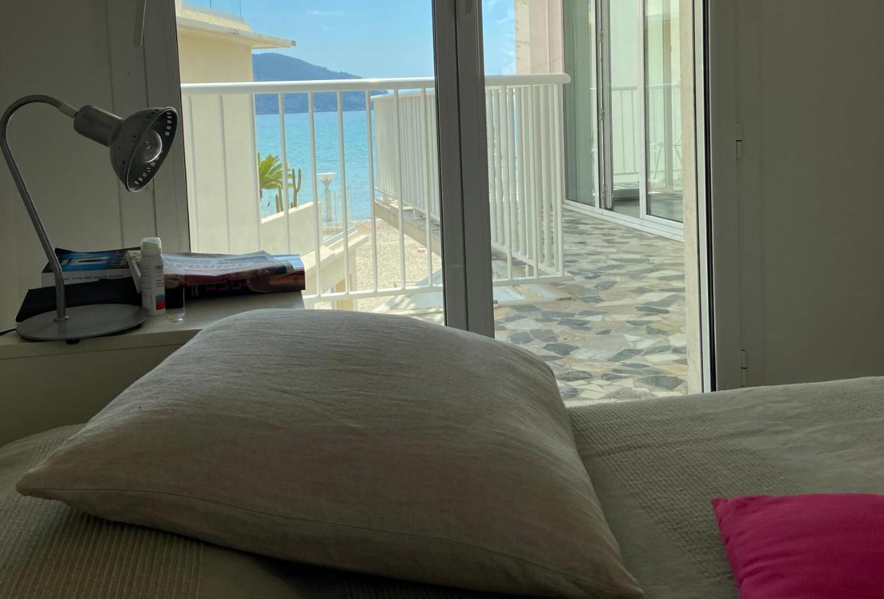 Les Pieds dans l'Ô - Appartement 50m2 Front de mer Saint-Cyr-sur-Mer Extérieur photo